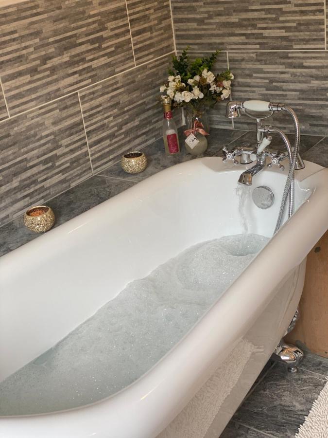 Beautiful Secluded Farmhouse With Hot Tub Villa Бармут Екстериор снимка